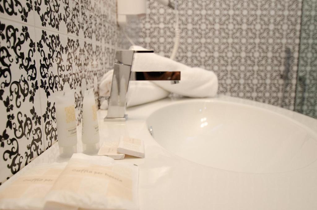 Double Room with Balcony,66407497:JPEG